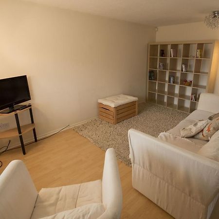 32 Pentland Close Честър Екстериор снимка