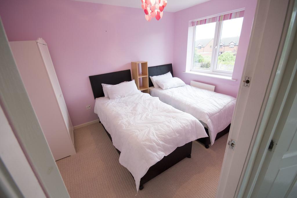 32 Pentland Close Честър Екстериор снимка