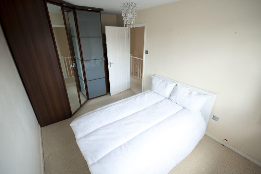32 Pentland Close Честър Екстериор снимка